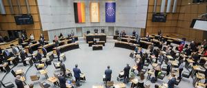 Zu Beginn der Debatte im Berliner Abgeordnetenhauses gab es eine Gedenkminute für die Opfer islamistischen Terrors.