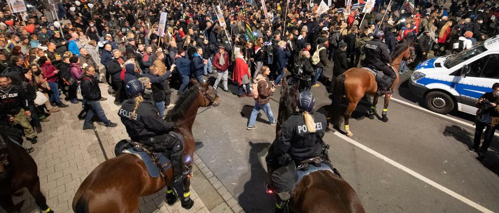 Die Polizei verlor nach Ansicht von Beobachtern in Leipzig die Kontrolle.