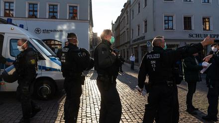 Mai 2020: Polizeieinsatz in Pirna bei Protest gegen die Maßnahmen zur Bekämpfung der Corona-Pandemie.