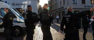 Mai 2020: Polizeieinsatz in Pirna bei Protest gegen die Maßnahmen zur Bekämpfung der Corona-Pandemie.
