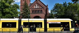 In einigen Kiezen in östlichen Berliner Bezirken ist die Tram das wichtigste Verkehrsmittel.