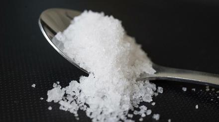Mit bis zu 64 Gramm Kochsalz soll das Wasser angereichert worden sein.