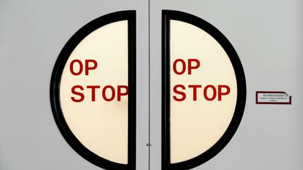Im OP wird es nun vorerst stiller, die Intensivstationen sollen mehr Plätze für Covid-19-Patienten freihalten.