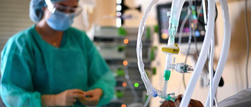 Was passiert, wenn alle Intensivbetten mit Covid-19-Patienten ausgelastet sind? Dafür haben Berliner Krankenhäuser mehrere Notfallszenarien.