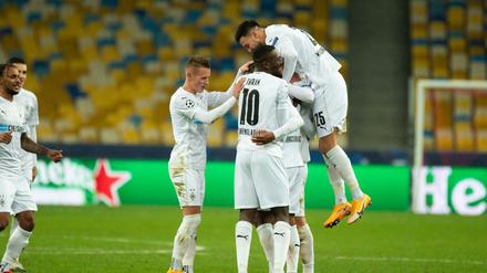 Obenauf. Nach vielen schmerzhaften Niederlagen im Europapokal hatten die Gladbacher gegen Donezk mal richtig was zu feiern.