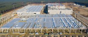 In ihren Ausmaßen schon gut zu erkennen: die im Bau befindliche Tesla-Gigafabrik in Grünheide.