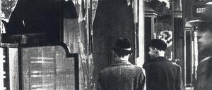 Ein zerstörtes jüdisches Geschäft nach den Novemberpogromen 1938, die sich am 9. November jähren. (Archivbild)