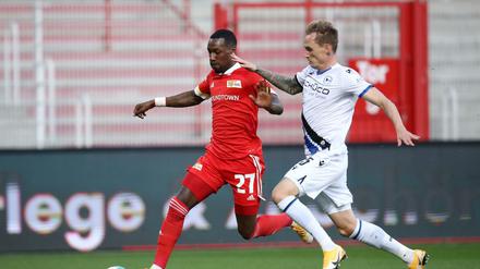 Union und Sheraldo Becker (links) waren einfach zu schnell für Bielefeld. 