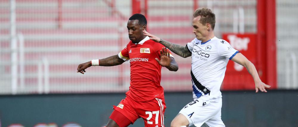 Union und Sheraldo Becker (links) waren einfach zu schnell für Bielefeld. 