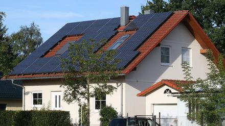 Um die Energiewende zu schaffen, müssten die Dächer in Deutschland voller Photovoltaikanlagen sein.