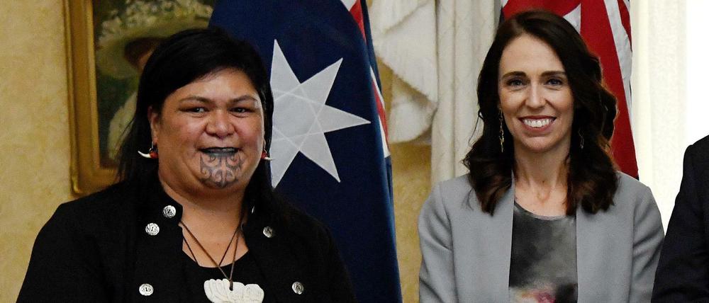 Außenministerin Nanaia Mahuta (links) mit ihrer Premierministerin Jacinda Ardern.