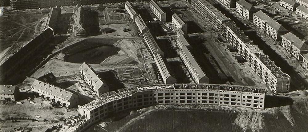 Die Hufeisensiedlung in Britz wurde zwischen 1925 und 1933 nach den Plänen des Architekten Bruno Taut gebaut. Sie ist heute Welkulturerbe.