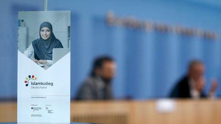Vorstellung des unabhängigen Islamkollegs Osnabrück, das Imame und religiöse Gemeindemitarbeiter ausbilden wird. 