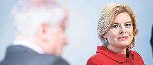 Ministerin Julia Klöckner (CDU) mit Horst Seehofer (CSU). 