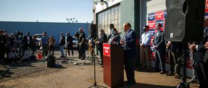 Der frühere Bürgermeister von New York, Rudy Giuliani, in einem Industriegebiet in Philadelphia.