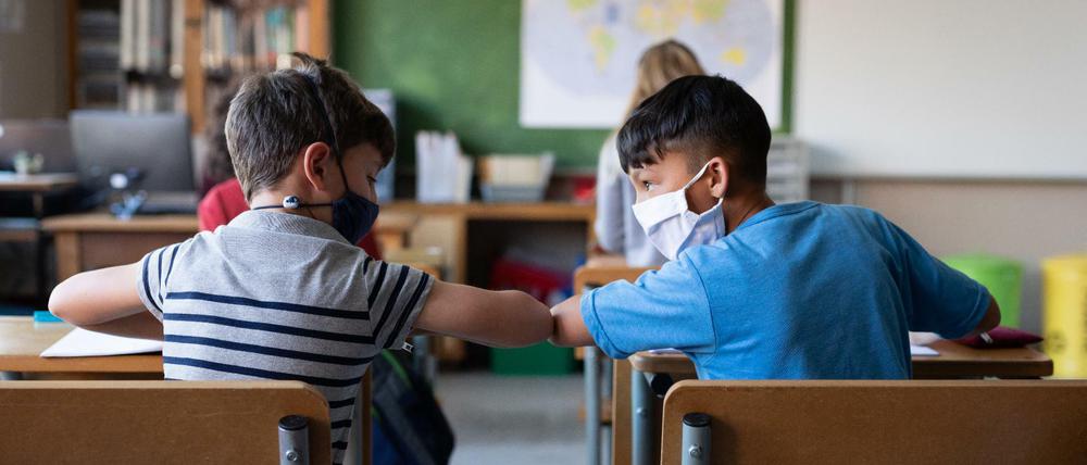 Nicht nach Plan. Schülerinnen und Schüler lernen in diesem Jahr ständig neue Verhaltensregeln zum Schutz vor dem Coronavirus.