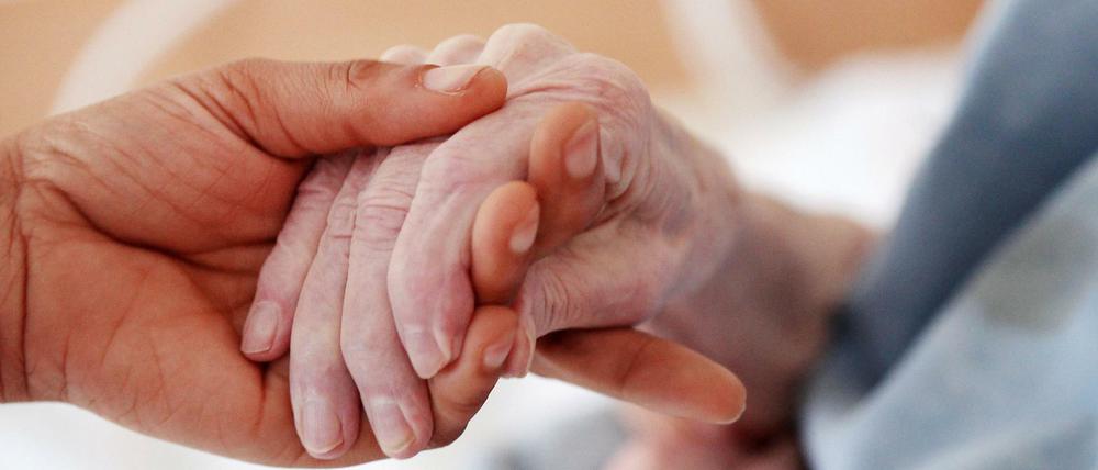 Bezahlbar und rechtssicher: Spahns Bevollmächtigter will verlässlichere Pflege.