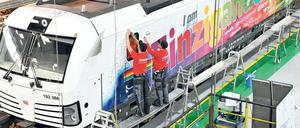 Mit neuem Anstrich. Die Diversity Vectron soll für die Bahn in ganz Deutschland mehr Vielfalt bewerben.