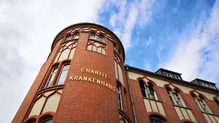Auf dem historischen Campus in Berlin sitzt der Charité-Vorstand.