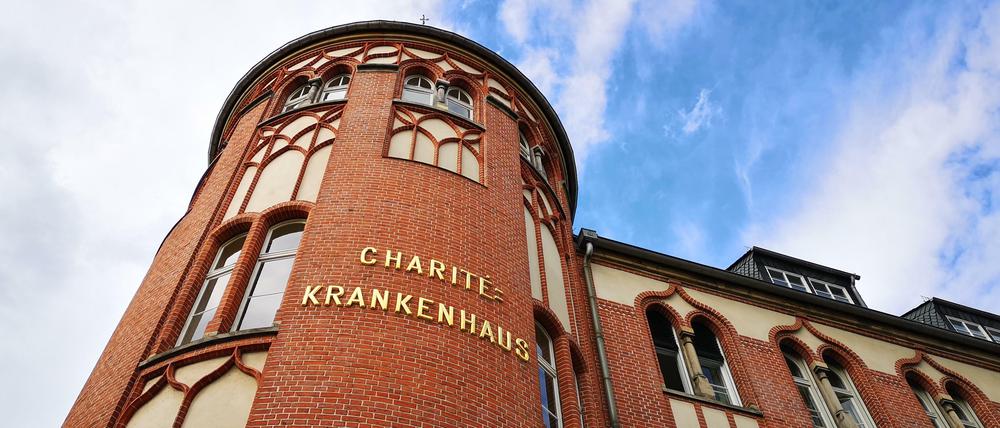 Auf dem historischen Campus in Berlin sitzt der Charité-Vorstand.