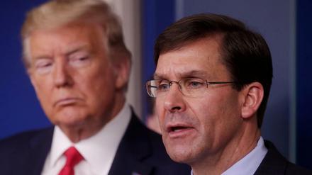 Donald Trump mit seinem Ex-Verteidigungsminister Mark Esper.