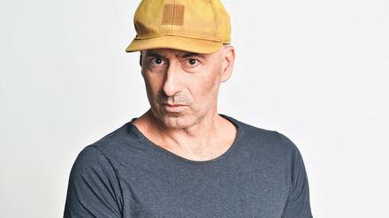 Alt-Punk mit langfristiger Lebensplanung. Fil will auf jeden Fall auftreten bis er 75 ist. 