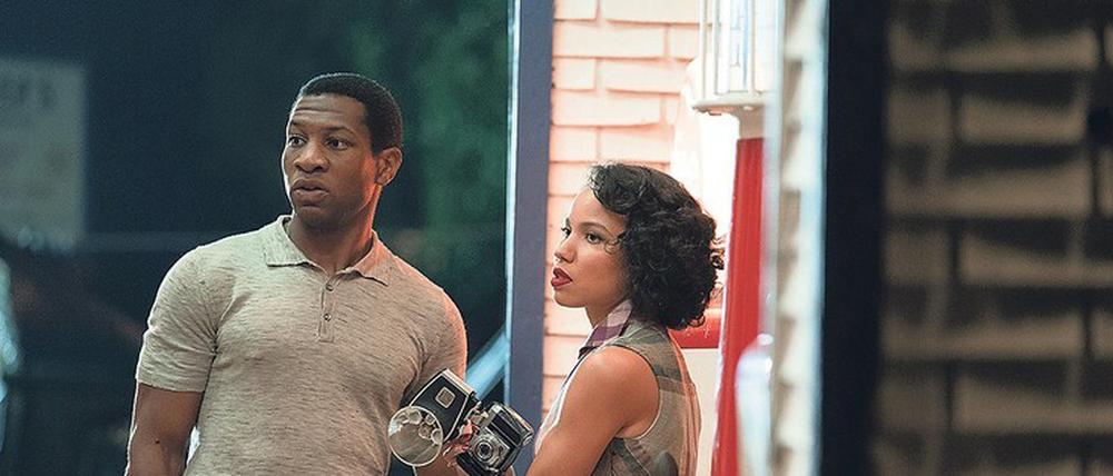 Atticus (Jonathan Majors) und Leti (Jurnee Smollett) müssen sich mit Rassisten und kosmischen Kreaturen herumschlagen.