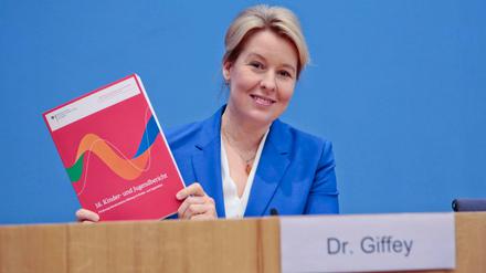 Dr. Franziska Giffey muss weiter um ihren Dr. bangen. 