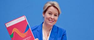 Dr. Franziska Giffey muss weiter um ihren Dr. bangen. 