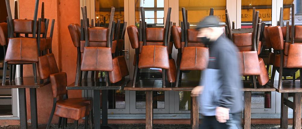 Kneipen und Restaurants dürfen derzeit nicht öffnen, nur außer Haus verkaufen.
