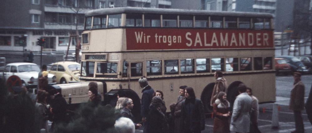 Die Scheiben bleiben frei - so war es einmal und so soll es bald wieder sein. Dafür entgehen der BVG allerdings Millionen an Werbeeinnahmen.