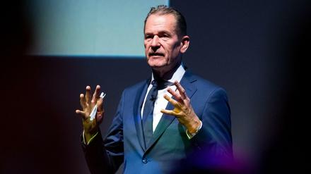 BDZV-Präsident Mathias Döpfner (hier in einem Archivbild) sprach am Mittwoch beim Potsdamer Medientechnologie-Treffen Media Tech Hub Conference im Gespräch mit dem scheidenden „Tagesspiegel“-Herausgeber Sebastian Turner.
