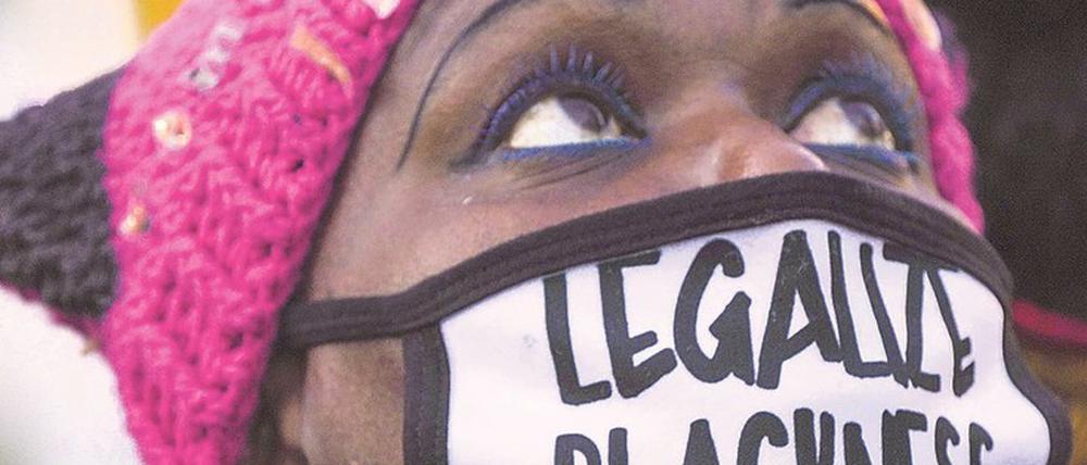 Eine Demonstrantin auf der Black-Lives-Matter-Plaza in Washington D.C.