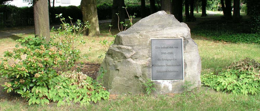 Synagogen-Gedenkstein in der Konrad-Wolf-Straße in Berlin-Hohenschönhausen.