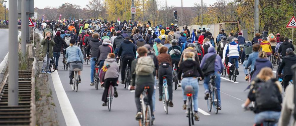 Die A100 war im Berliner Süden an einem Samstag im November für mehrere Stunden gesperrt.