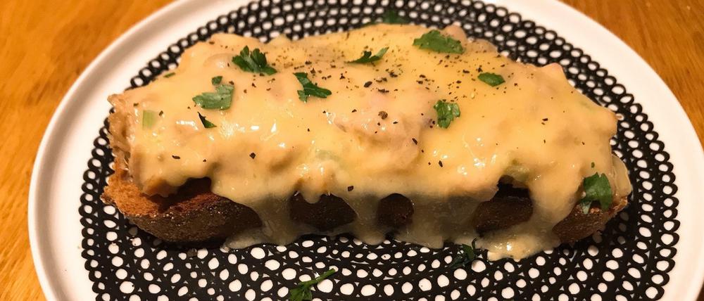 Fett for fun: Ein Tuna Melt Sandwich geizt nicht mit Kalorien. Auf den Thunfischsalat mit ordentlich Mayonnaise kommt noch eine dicke Schicht Käse.