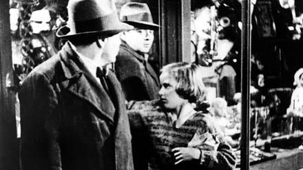 Ertappt. Peter Lorre, Inge Landgut in Fritz Langs "M - Eine Stadt sucht einen Mörder". 