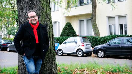 Dmitrij Belkin beim Spaziergang durch seinen Kiez im Bayrischen Viertel.
