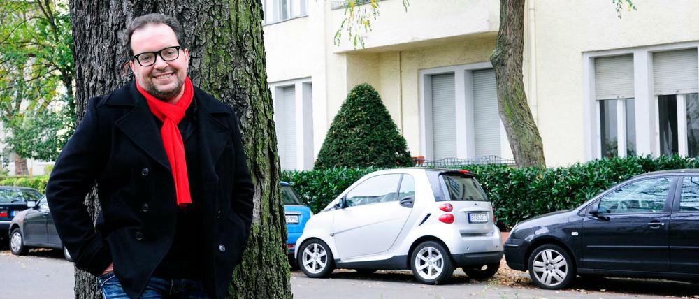 Dmitrij Belkin beim Spaziergang durch seinen Kiez im Bayrischen Viertel.