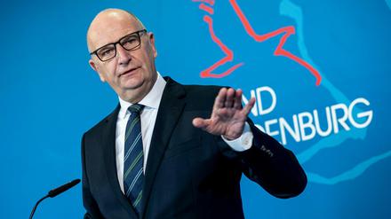 Dietmar Woidke (SPD) bei der Pressekonferenz zur Bilanz nach einem Jahr Kenia-Koalition in Brandenburg.