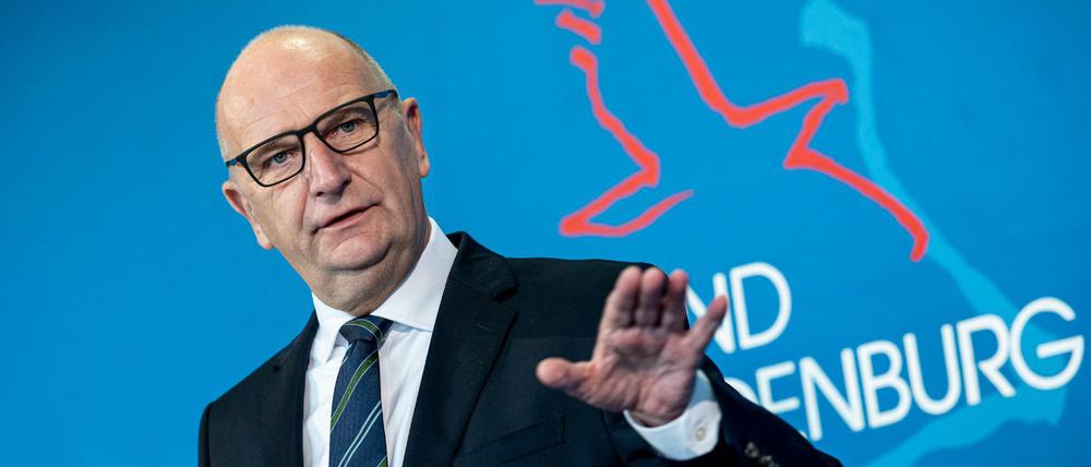 Dietmar Woidke (SPD) bei der Pressekonferenz zur Bilanz nach einem Jahr Kenia-Koalition in Brandenburg.