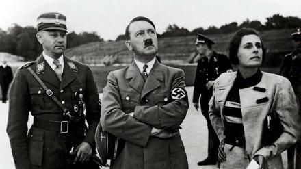 Roter Faden.  Leni Riefenstahl mit Adolf Hitler im Jahr 1934. 