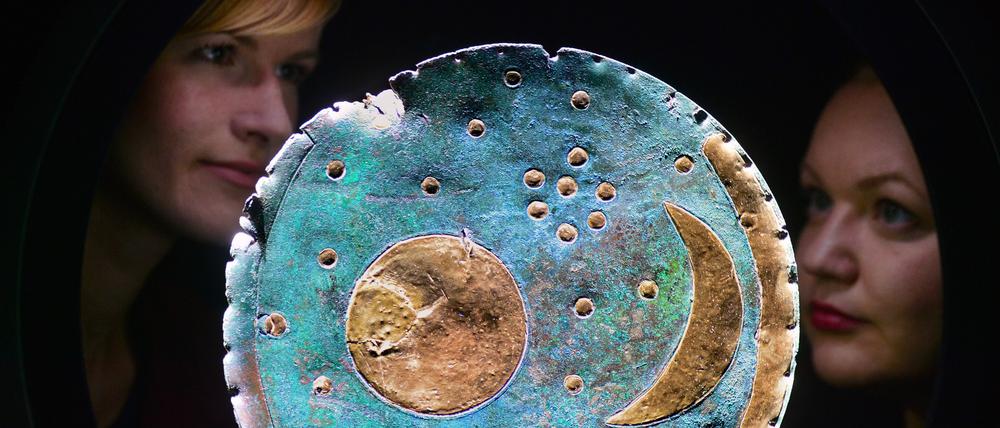Die Himmelsscheibe von Nebra im Landesmuseum für Vorgeschichte in Halle (Saale) in Sachsen-Anhalt.