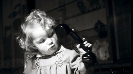 Schon vor 99 Jahren ein beliebtes Mittel in der Krise: Das Telefon.