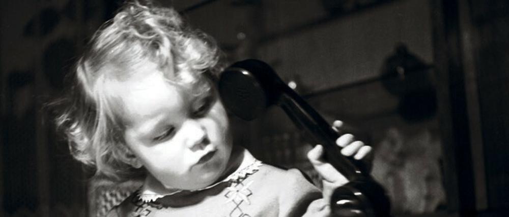 Schon vor 99 Jahren ein beliebtes Mittel in der Krise: Das Telefon.