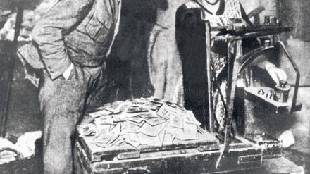 26 Milliarden für einen Liter Milch: In der Hyperinflation gingen Händler dazu über, Geld zu wiegen, statt es zu zählen.