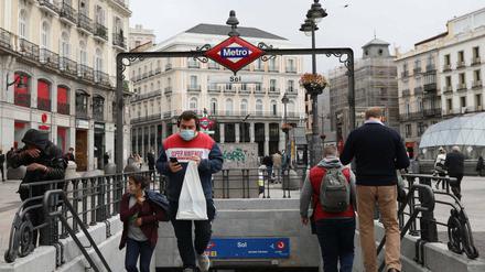 Die U-Bahn.Station Sol im Herzen Madrid ist trotz Pandemie belebt.