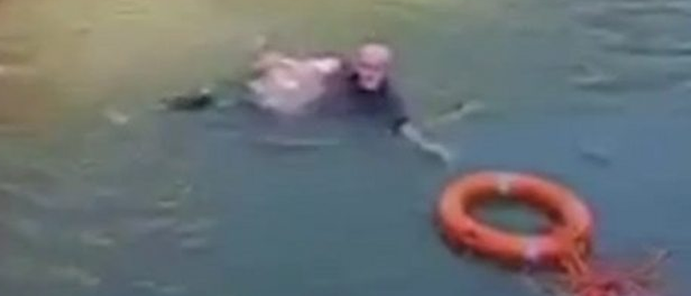 Rettung in Zhongshan: Der britische Generalkonsul greift entschlossen ein.