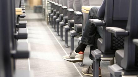 Keine Gefahr im Ver-Zug? Wenn schön viel Platz zum Nächsten bleibt, reist man sicher. Für Bundesbedienstete hat man sich etwas einfallen lassen. 