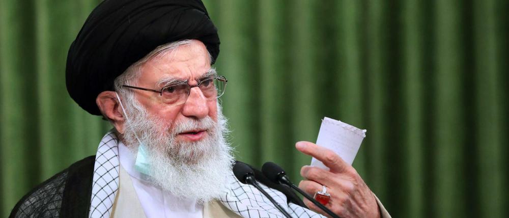 Ajatollah Ali Chamenei steht seit 33 Jahren an der Spitze des Iran.